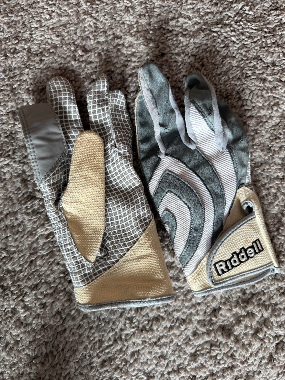 Riddell Youth Football Gloves!